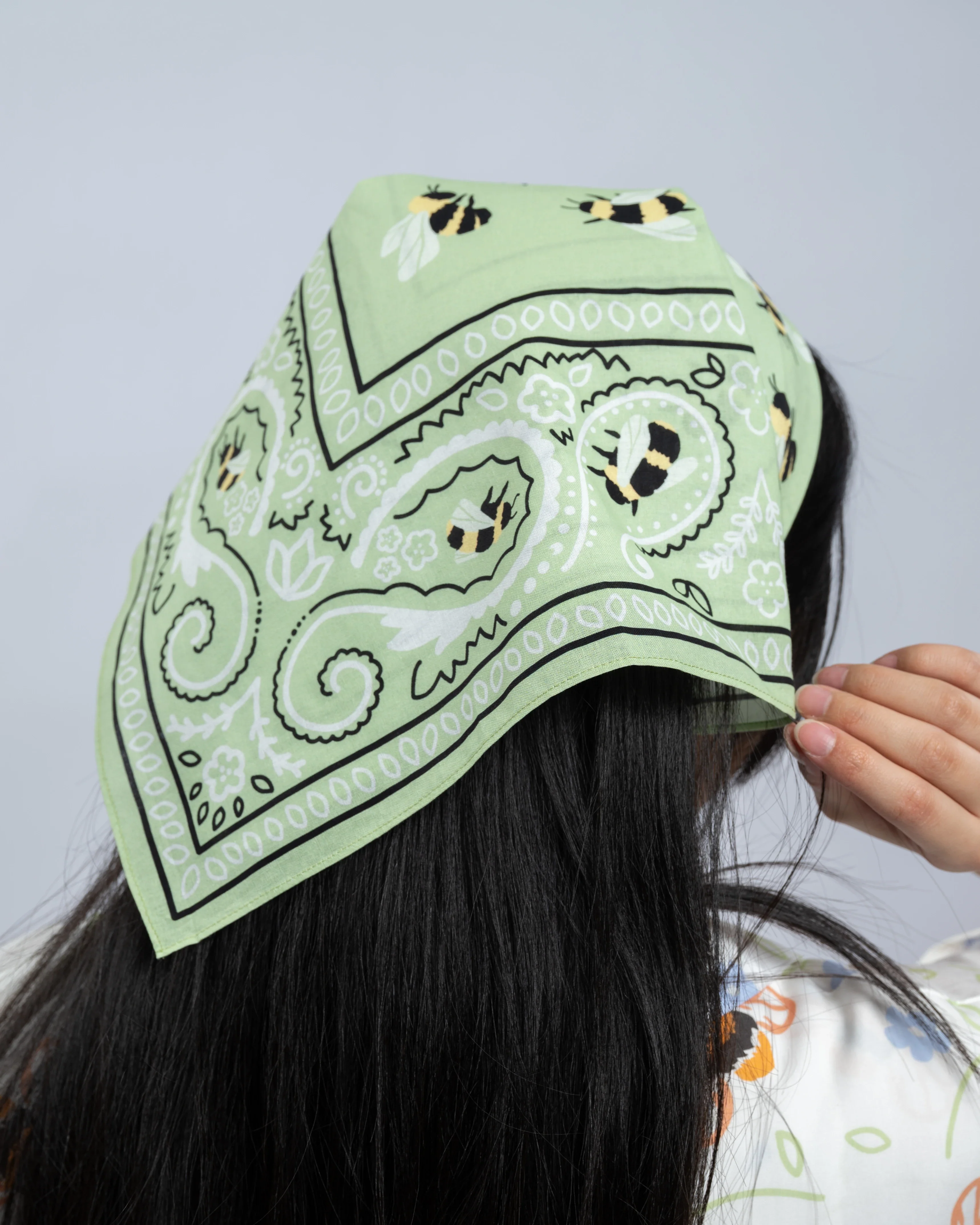 Buzzin' Around Bandana - Image 5