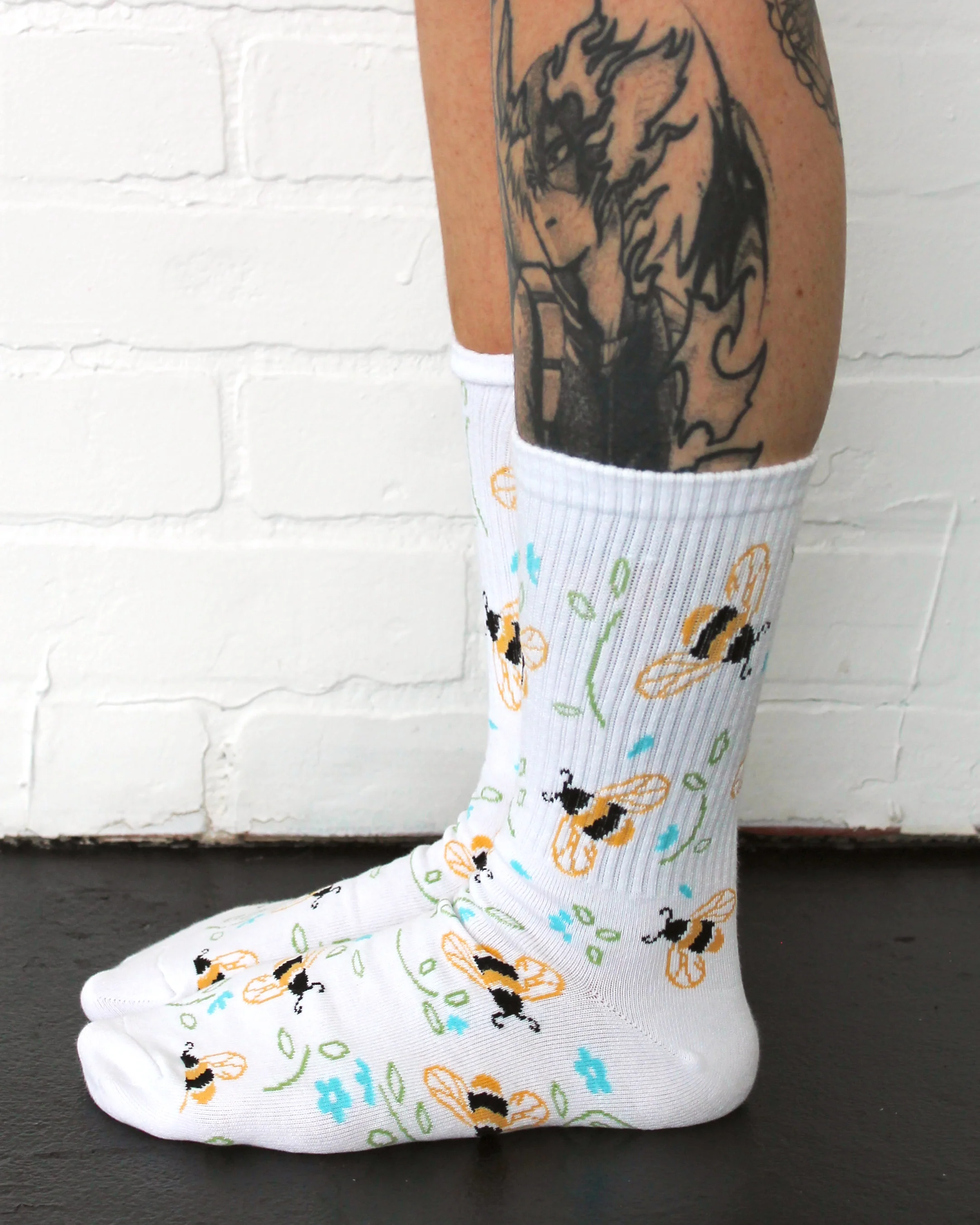 Buzzin' Around Socks - Image 6